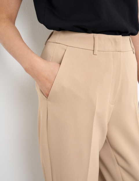 Klasyczne Spodnie Beżowe Cygaretka Taifun