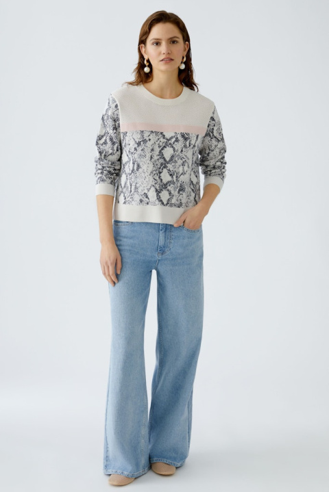 Pastelowy Sweter w Wężowy Wzór marki OUI