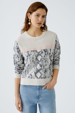 Pastelowy Sweter w Wężowy Wzór marki OUI
